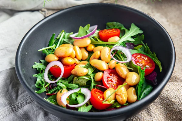 Salada Feijão Branco Tomate Folhas Mistura Alface Refeição Saudável Fresco — Fotografia de Stock