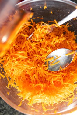 Havuç salatası rendelenmiş portakal taze sebze sağlıklı yemek diyet aperatifi fotokopi uzayı arka plan kırsal üst görüş keto veya paleo diyet vejetaryen veya vejetaryen gıda