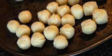  Patates köftesi kroket ikinci tabak sebze kroket Fransa kroket taze porsiyon sağlıklı yemek diyet aperatif masa fotokopisi uzay gıda arka planı