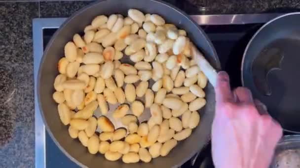 Gnocchi Πατάτα Τηγανίζουμε Τηγάνι Φρέσκια Μερίδα Υγιεινό Γεύμα Σνακ Διατροφή — Αρχείο Βίντεο