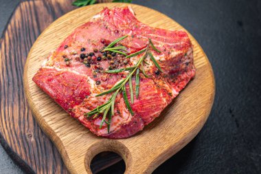 Domuz eti, biftek, taze yemek, diyet aperatifler, fotokopi, arka plan yemekleri, keto veya paleo diyeti.