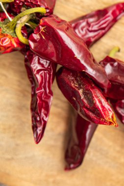 Espelette biber baharatı kurutulmuş sebze Fransa yemeği taze sağlıklı yiyecek fotokopi uzay yemeği arka plan kırsal vejetaryen yemeği ya da vejetaryen yemeği