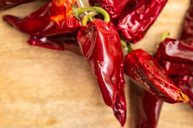 Espelette biber baharatı kurutulmuş sebze Fransa yemeği taze sağlıklı yiyecek fotokopi uzay yemeği arka plan kırsal vejetaryen yemeği ya da vejetaryen yemeği