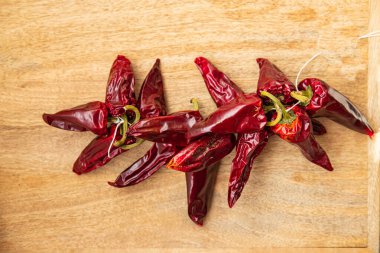 Espelette biber baharatı kurutulmuş sebze Fransa yemeği taze sağlıklı yiyecek fotokopi uzay yemeği arka plan kırsal vejetaryen yemeği ya da vejetaryen yemeği