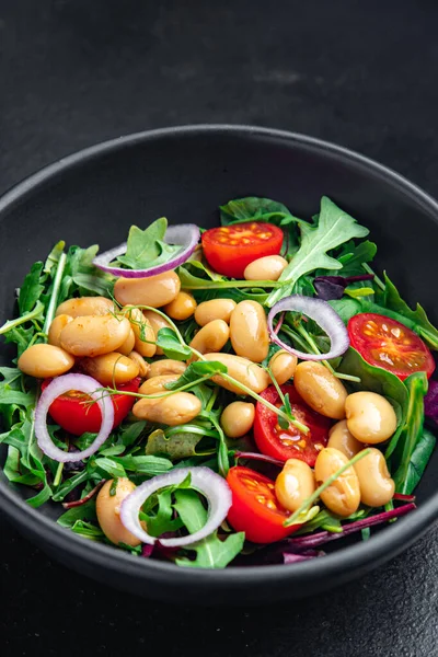 Fasulye Salatası Domates Soğan Marul Taze Sebze Diyeti Aperatifleri Masanın — Stok fotoğraf