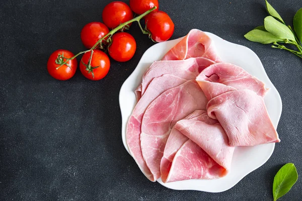 domuz eti dilimlenmiş taze yemek aperatifleri masanın üzerinde fotokopi uzay yiyecekleri kırsal arka plan 
