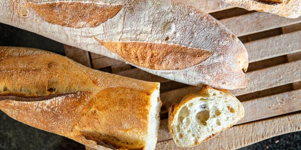 バゲットパンの種テーブルの上にフランスの新鮮な食事の食べ物の軽食コピースペースの食べ物の背景素朴なトップビュー — ストック写真