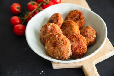 Pirzola, sığır eti, kuzu eti, tavuk yemeği abur cubur diyeti masa üzerinde fotokopi alanı arka plan kırsal 