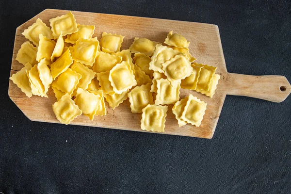 Ravioli Tészta Töltött Étel Friss Étel Étel Snack Diéta Asztalon — Stock Fotó