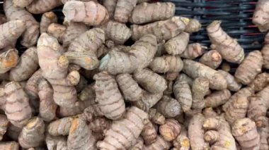 zerdeçal kökü taze meyve pazarı sağlıklı beslenme diyeti atıştırmalığı masa fotokopi alanı yiyecek arka planında