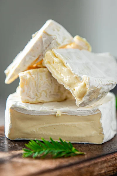 Sýr Bílá Plíseň Rozmanité Měkký Sýr Čerstvé Zdravé Jídlo Jídlo — Stock fotografie