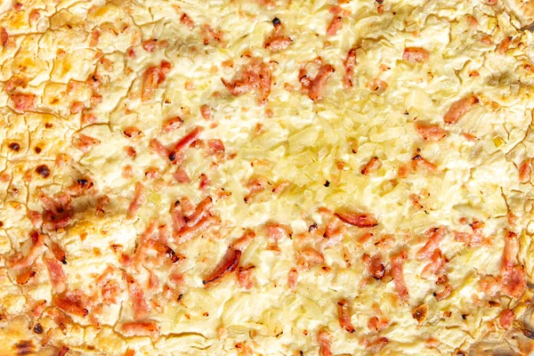 Pikantne Ciasto Flammkuchen Bekon Cebula Kwaśna Śmietana Pyszne Ciasta Świeże — Zdjęcie stockowe