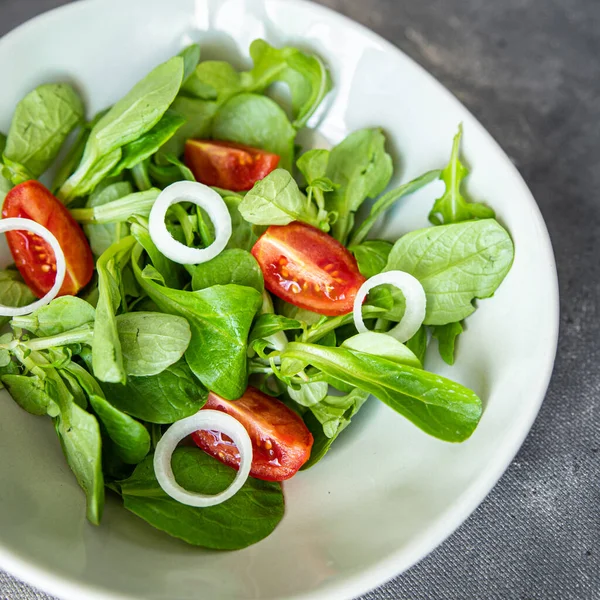 Yeşil Salata Sebze Domates Soğan Marul Karışımı Mache Yeşil Sağlıklı — Stok fotoğraf
