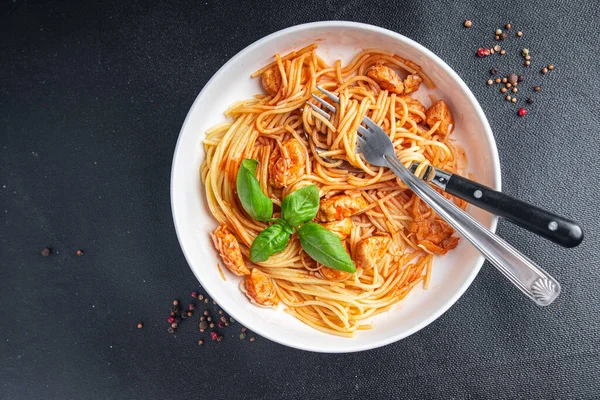 Spaghetti Makaron Kurczaka Sos Pomidorowy Świeży Zdrowy Posiłek Jedzenie Przekąska — Zdjęcie stockowe