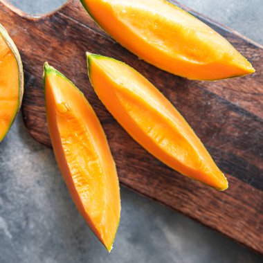 Karpuz Charente tatlı meyve tatlı tatlı tatlı tatlı tatlı tatlı sulu tatlı sağlıklı yemek abur cubur diyeti masa üzerinde fotokopi uzay gıda arka planı 