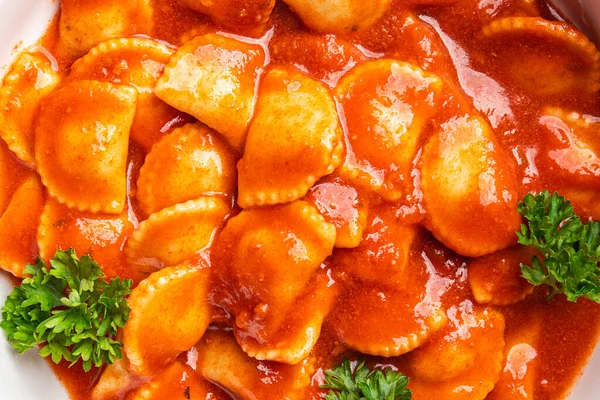 Ravioli Isian Pasta Daging Saus Tomat Hidangan Segar Makanan Ringan — Stok Foto