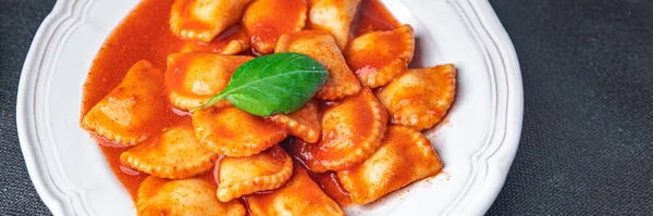 Ravioli Stuffed Meat Pasta Tomato Sauce Fresh Dish Healthy Meal — Stok Foto
