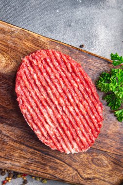 Çiğ pirzola burger, domuz eti, sağlıklı yemek, atıştırmalık diyet. Fotokopi, uzay, yiyecek arka plan kırsal görüş.