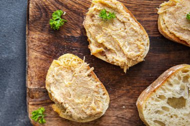 Pate rillet tavuk eti ördek, kaz civcivi kümes eti taze sağlıklı yemek aperatifleri masa üzerinde fotokopi alanı yemek arka planı 