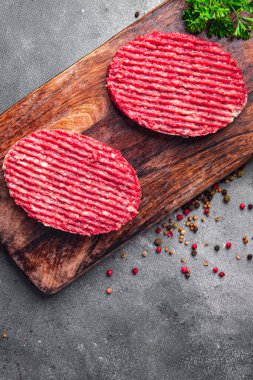 Çiğ sığır pirzolası burger taze yemek sağlıklı yemek atıştırmalığı masanın üzerinde fotokopi alanı yemek arka planı 