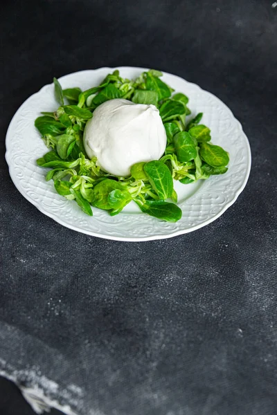 Green Salad Buratta Leaves Mix Fresh Healthy Meal Food Snack — Zdjęcie stockowe