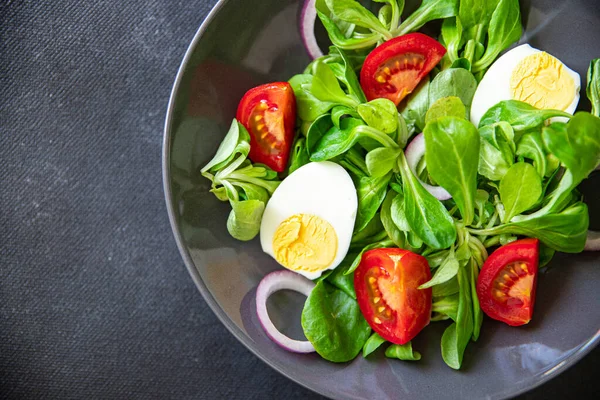 Green Salad Egg Vegetable Tomato Onion Leaves Lettuce Mix Fresh — Fotografia de Stock