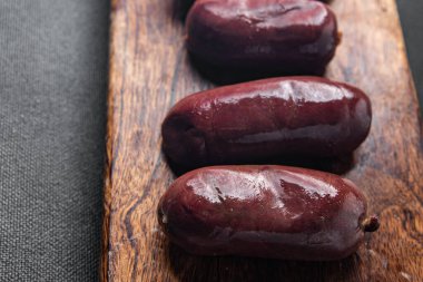 Siyah puding sosis kanlı et yemeği masada atıştırmalık. 