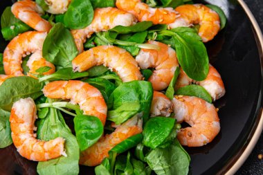 karides salatası karides deniz ürünleri sağlıklı yemek atıştırmalıkları masanın üzerinde fotokopi alanı yemek arka planı