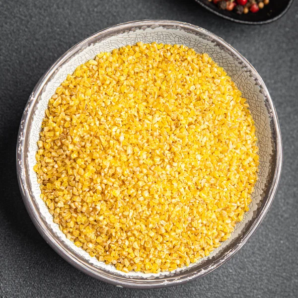 ブルグル穀物生作物食品健康的な食事食スナックダイエットテーブルの上にコピースペース食品の背景 — ストック写真