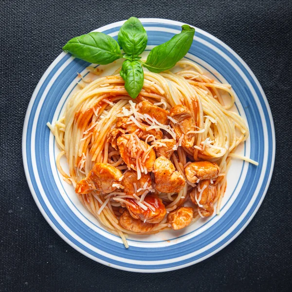 Macarrão Espaguete Molho Tomate Frango Carne Fresco Saudável Refeição Comida — Fotografia de Stock