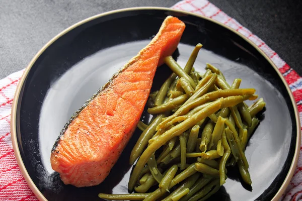 Zalm Tweede Gang Vis Gebakken Groene Bonen Meel Voedsel Snack — Stockfoto