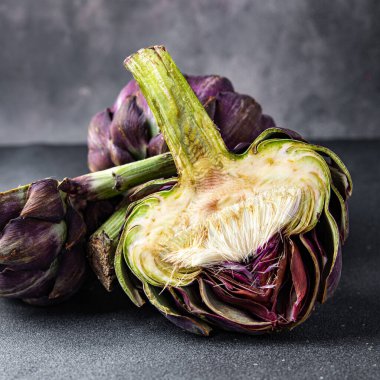 Enginar meyveli sağlıklı yemek abur cuburu masanın üzerinde fotokopi alanı arka plan kırsal