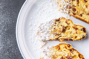 Çalınmış noel pastası tatlı pastalar kurutulmuş meyveler, badem ezmesi, lezzetli çerezler sağlıklı yemek atıştırmalığı diyeti masa başı yiyecek arka plan kırsal manzarası