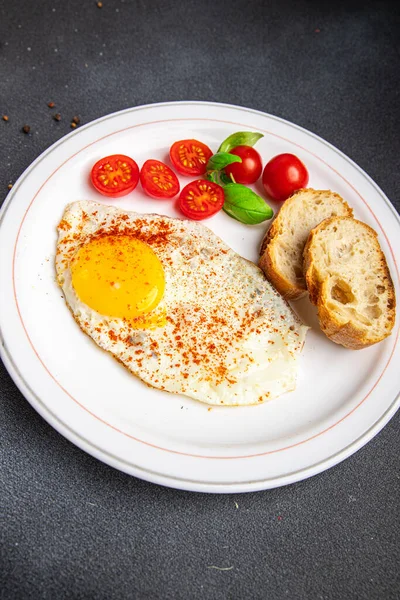 Huevo Frito Desayuno Comida Tomate Comida Saludable Snack Mesa Copiar —  Fotos de Stock