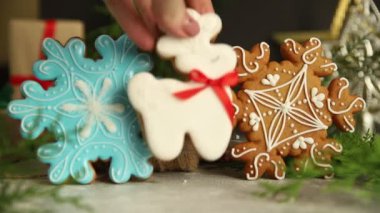 Zencefilli Noel tebrik kartı, yeni yıl, ev yapımı güzel pastalar, tatlı ev yapımı tatlı ev yapımı, rahat yemek arka planı, kırsal alan, fotokopi, tatil dekorasyonu hediyeleri.