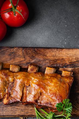 Domuz pirzolası ızgara ızgara ızgara yemek aperatifi masanın üzerinde fotokopi alanı yemek arka planı 