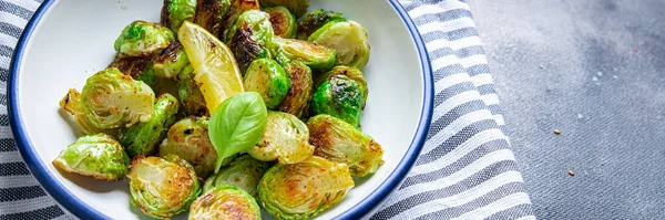 Bruxelles Germoglio Fritto Grigliata Verdura Pasto Cibo Sulla Tavola Copia — Foto Stock