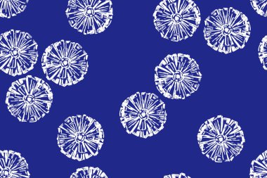 Mavi arkaplandaki beyaz çiçeklerin kusursuz deseni. Beyaz el çizimi. Kumaş, kağıt, ambalaj için tek renkli baskı. Botanik illüstrasyon