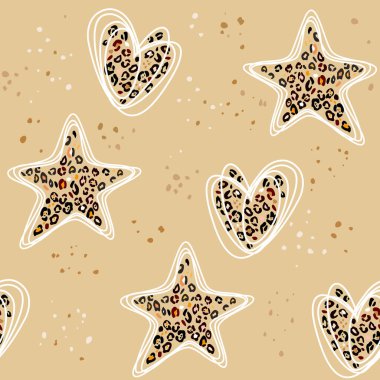 Kusursuz desen, kalpler, yıldızlar, kalbindeki stilize leopar deseni. Kül pembe arka plan. Aşk, güzellik, moda. Sürekli bir çizgi ve hayvan derisi lekeleri..