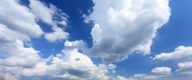 Bulutlu mavi gökyüzü