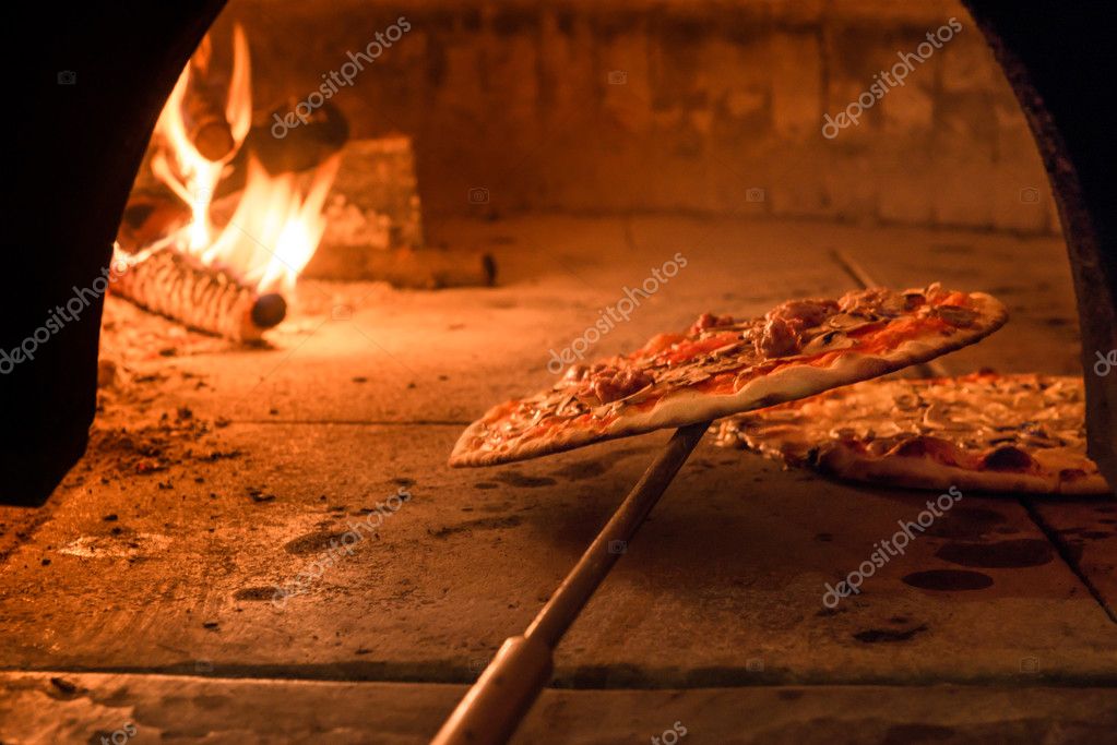 Brick oven in a pizza restaurant in Rome — Stock Photo © anerix 44146397