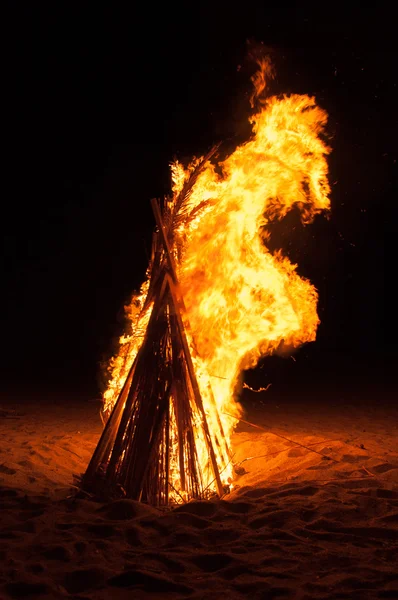 Pyre burning on the beach — Stock Photo, Image
