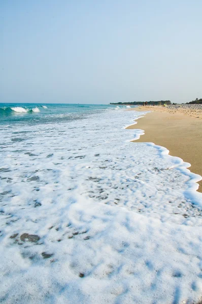 Backwash e schiuma di mare in Calabria sud Italia — Foto Stock