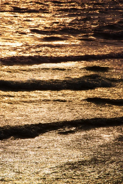 Золотое море на закате — стоковое фото