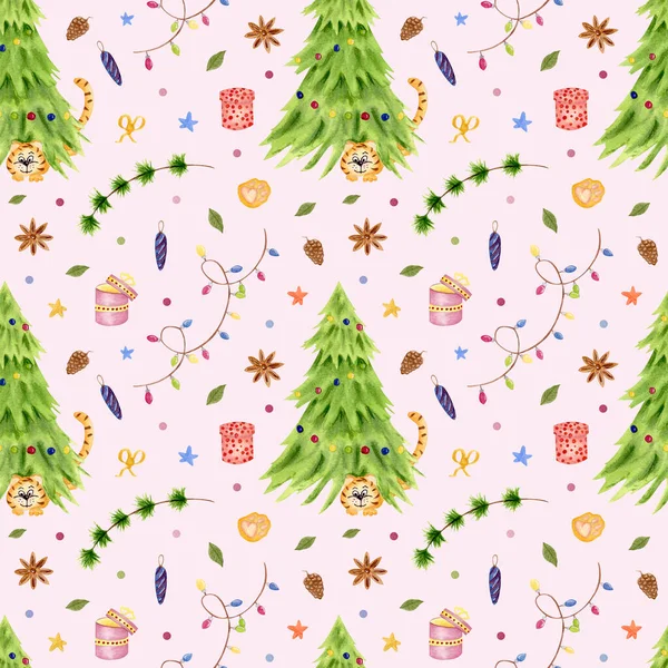 Watercolor Christmas tree with tiger. Seamless New Years pattern. Garland with light bulbs, gift boxes, modrina branch. Design for gift wrapping, textiles, scrapbooking. — Stock Photo, Image