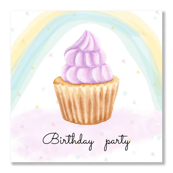 Muffin aquarelle à la crème dans une tartelette. Carte d'anniversaire avec félicitations. Carte postale avec un arc-en-ciel pastel. — Photo