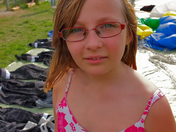 Обличчя дитячого одягу дивиться окуляри — стокове фото