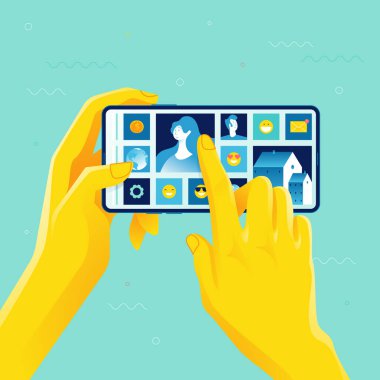 Eller akıllı telefonu tutuyor.