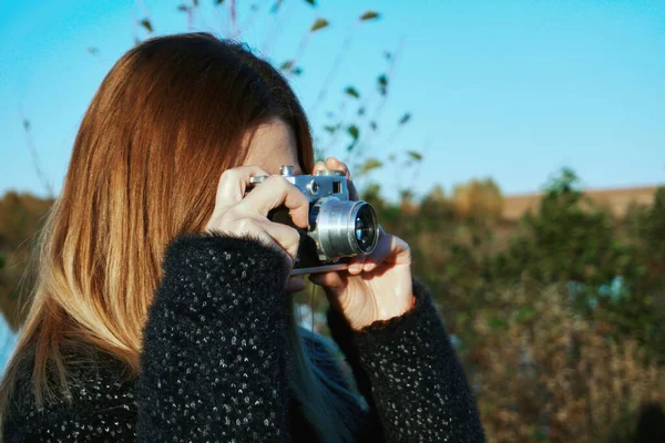 Girl Black Coat Holds Photographs Old Film Camera Silver Black — Stock Photo, Image