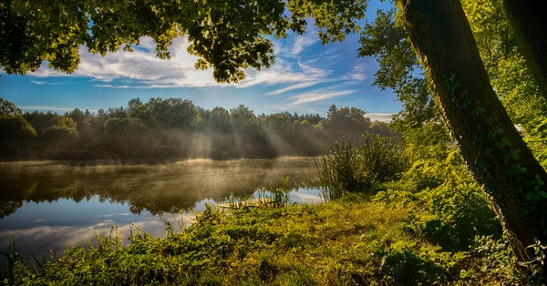 Landskap med sjö — Stockfoto